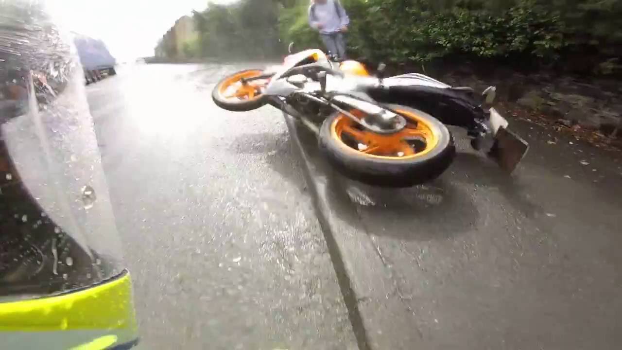 I CRASHED MY MOTORBIKE / HONDA CBR CRASH / ALMOST HIT PEDESTRAIN