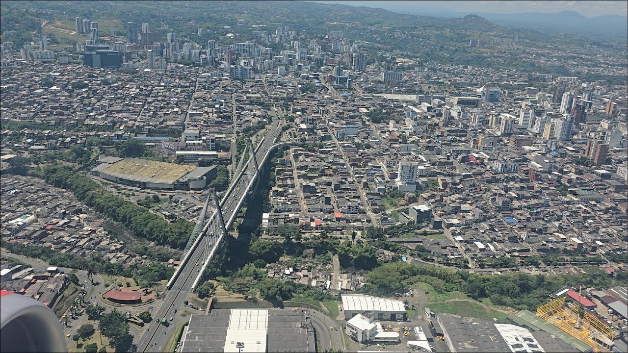 PEREIRA / Aterrizaje en el Matecaña por la ciudad / Cabecera 26