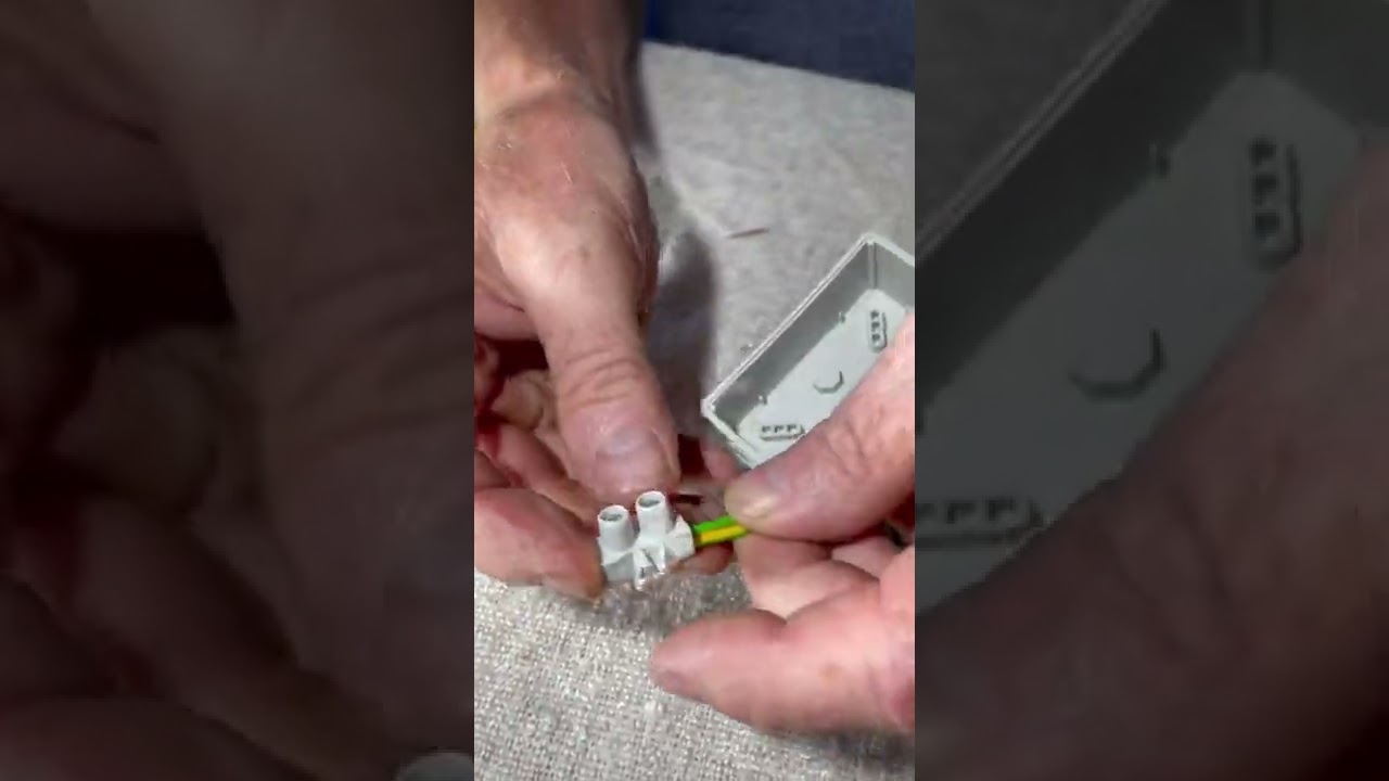 Comment #raccorder 2 fils dans un domino ? #elec #elctricite