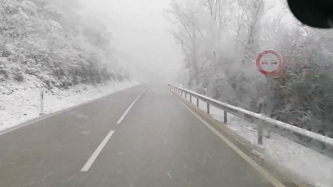ruta N232 Dirección Logroño, desfiladero de los Hocinos nieve 1-4-22