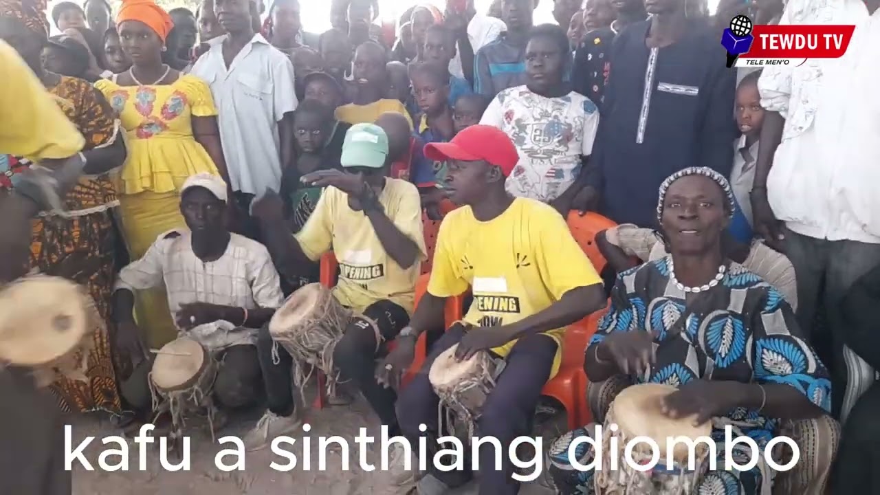 Suivez la sortie spectaculaire des circoncis a Sinthiang Diombo.