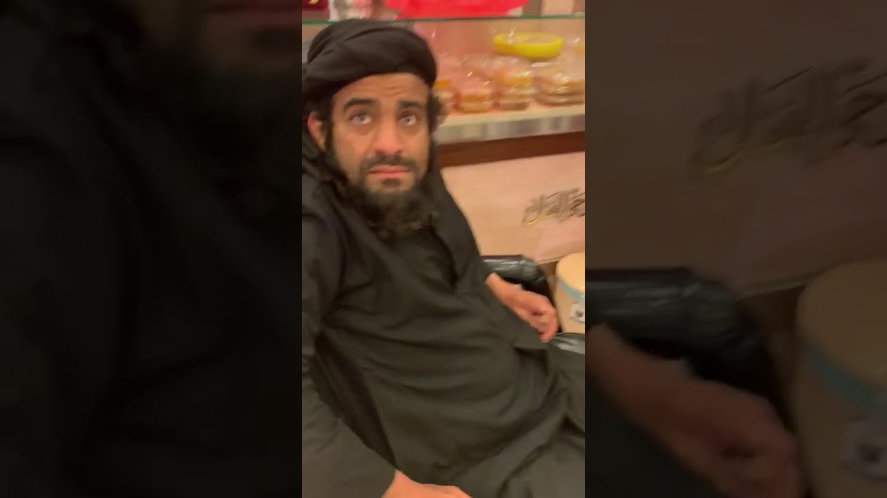 القاتل شجاع الدوسري سارق بخور من سيارة وراح يبيعه لمحل قريب من الجامع ودقو ع صاحب البخور وجاء