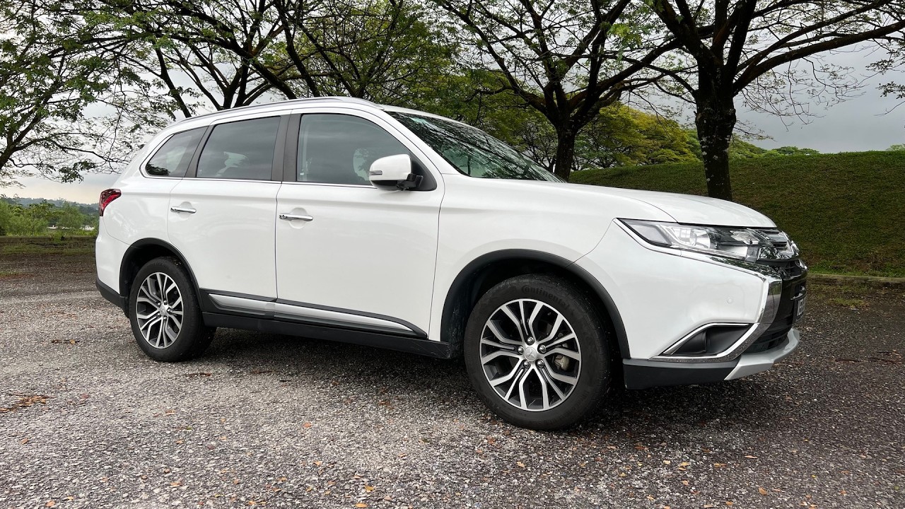 2019 Mitsubishi Outlander 2.0 4WD Start-Up and Full Vehicle Tour