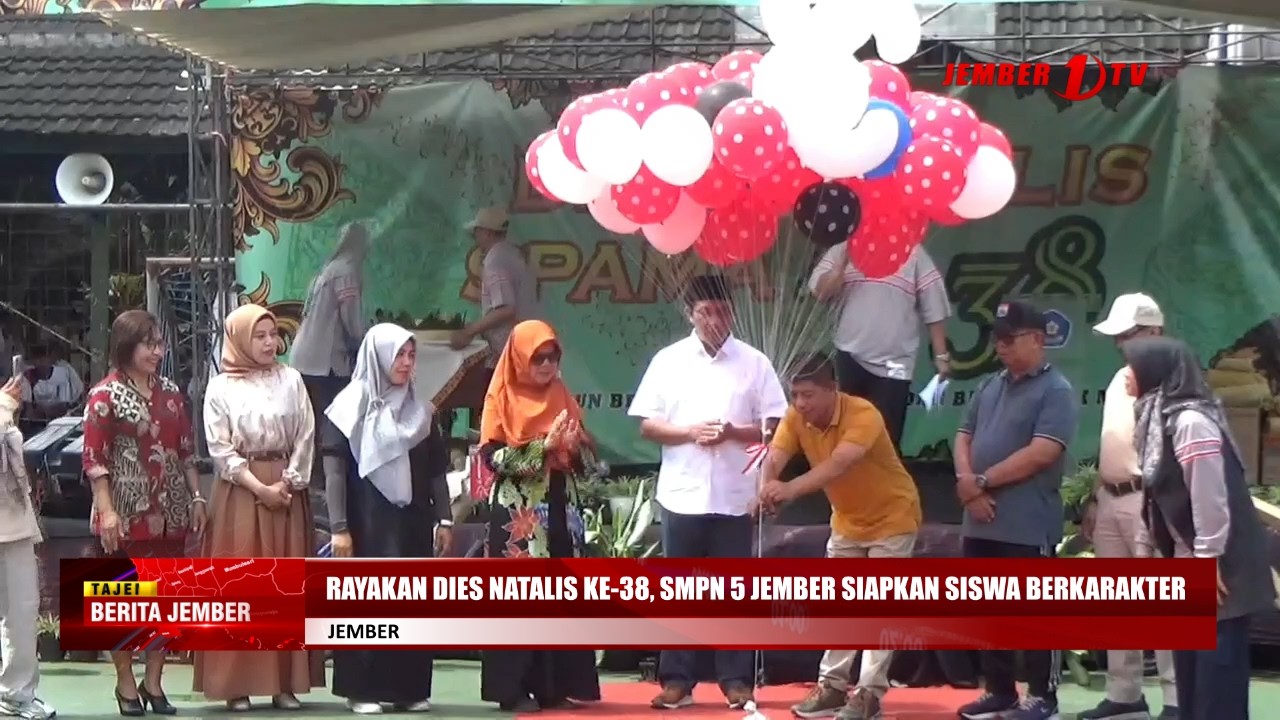 RAYAKAN DIES NATALIS KE 38, SMPN 5 JEMBER SIAPKAN SISWA BERKARAKTER