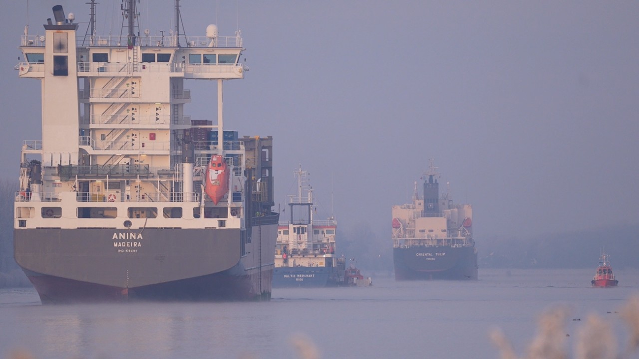 22 Minutes of Shipspotting/ Tanker, Freighters, Containership/ Nord Ostsee Kanal/ NOK/ Kiel Canal