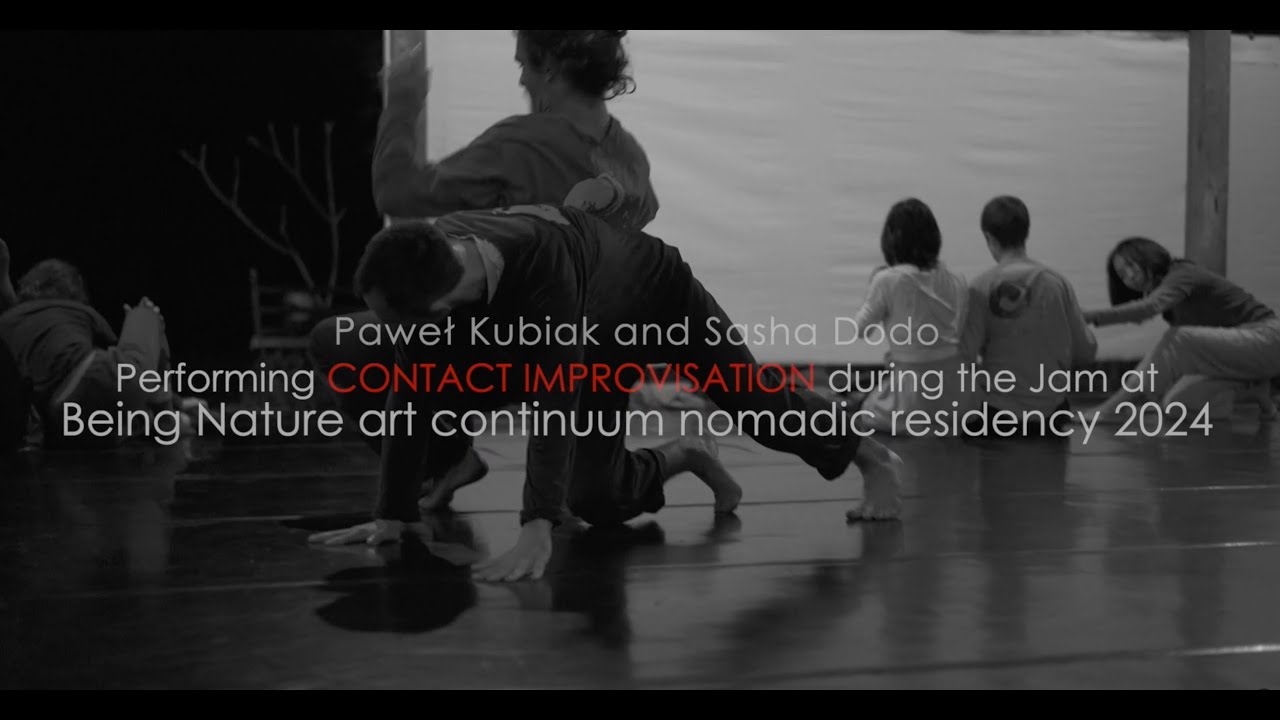 Paweł Kubiak and Sasha Dodo performing Contact Improvisation at art continuum nomadic residency 2024