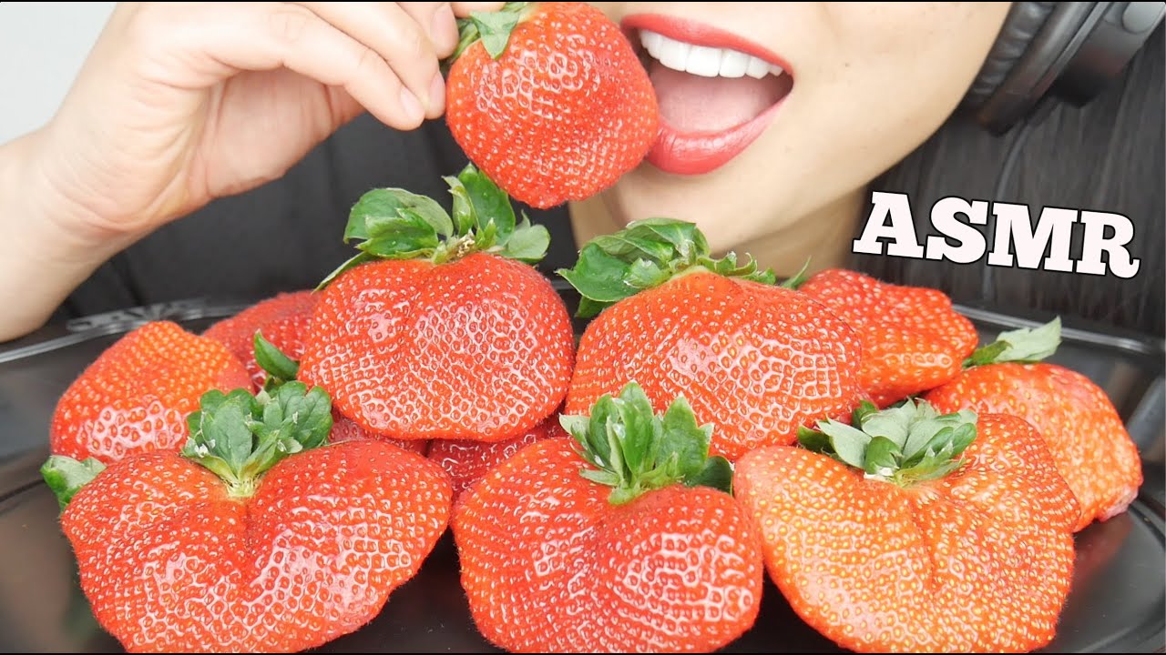 ASMR GIANT STRAWBERRIES (EXTREME CRUNCHY EATING SOUNDS) NO TALKING | SAS-ASMR