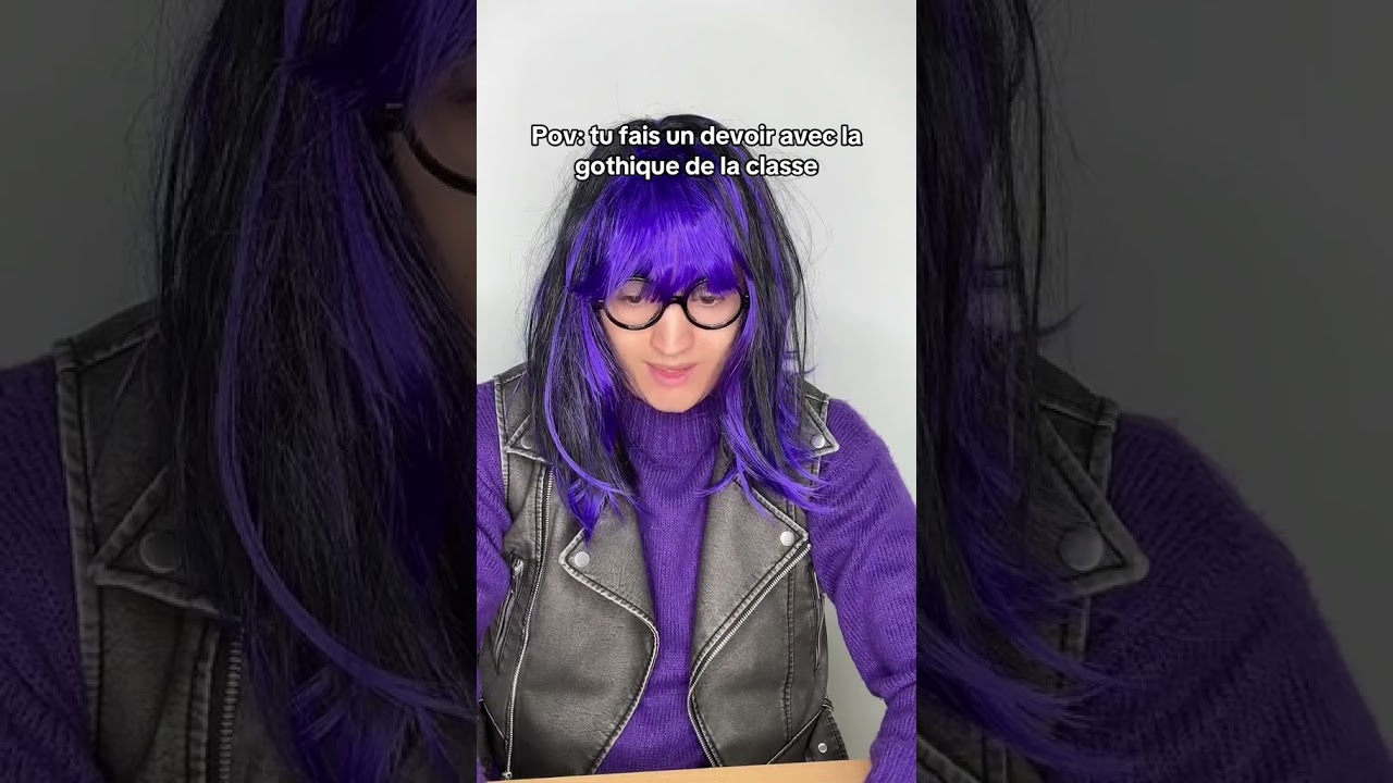 Pov : tu fais un devoir avec la gothique de classe