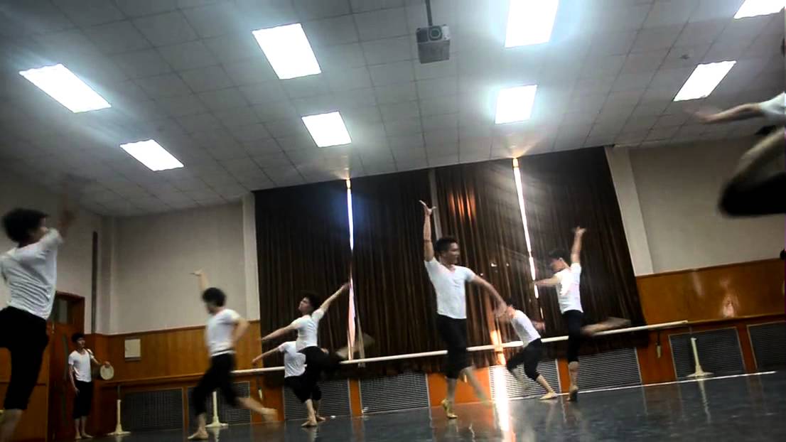 2012 Beijing Dance Academy Chinese Folk Dance Exam part 3 (Boys Dai Dance)