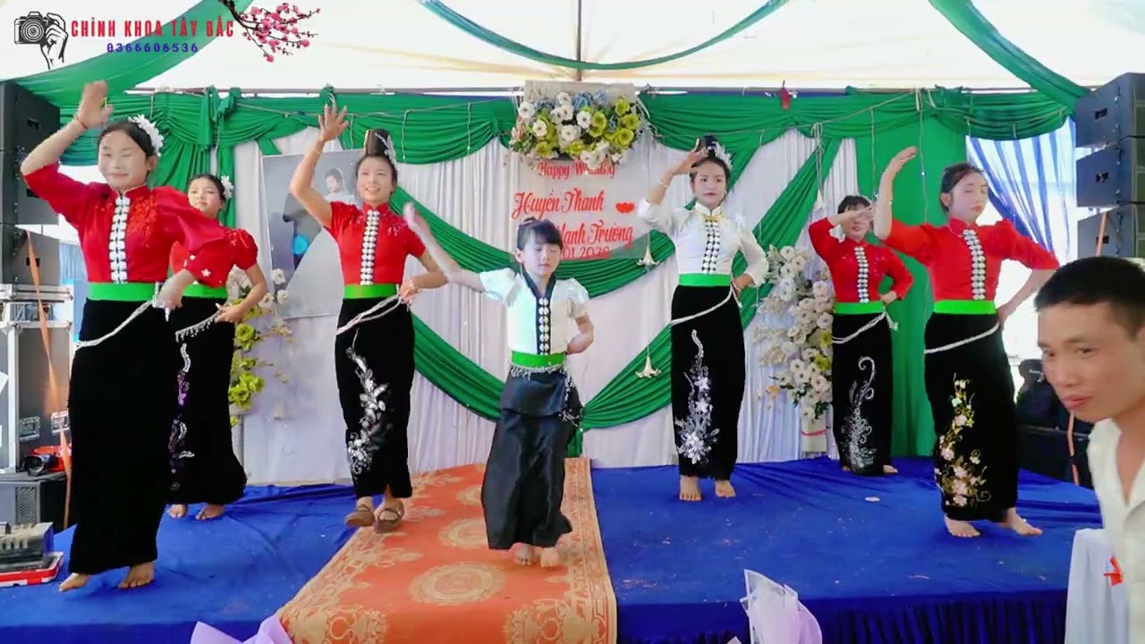 ĐIỆU MÚA VẤN VƯƠNG CHỢ TÌNH