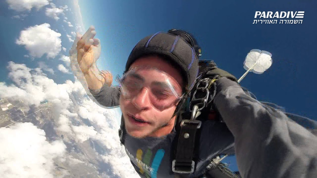 סרט צניחה חופשית בצילום משולב:  צילומי פרימיום + כף-יד ביחד!