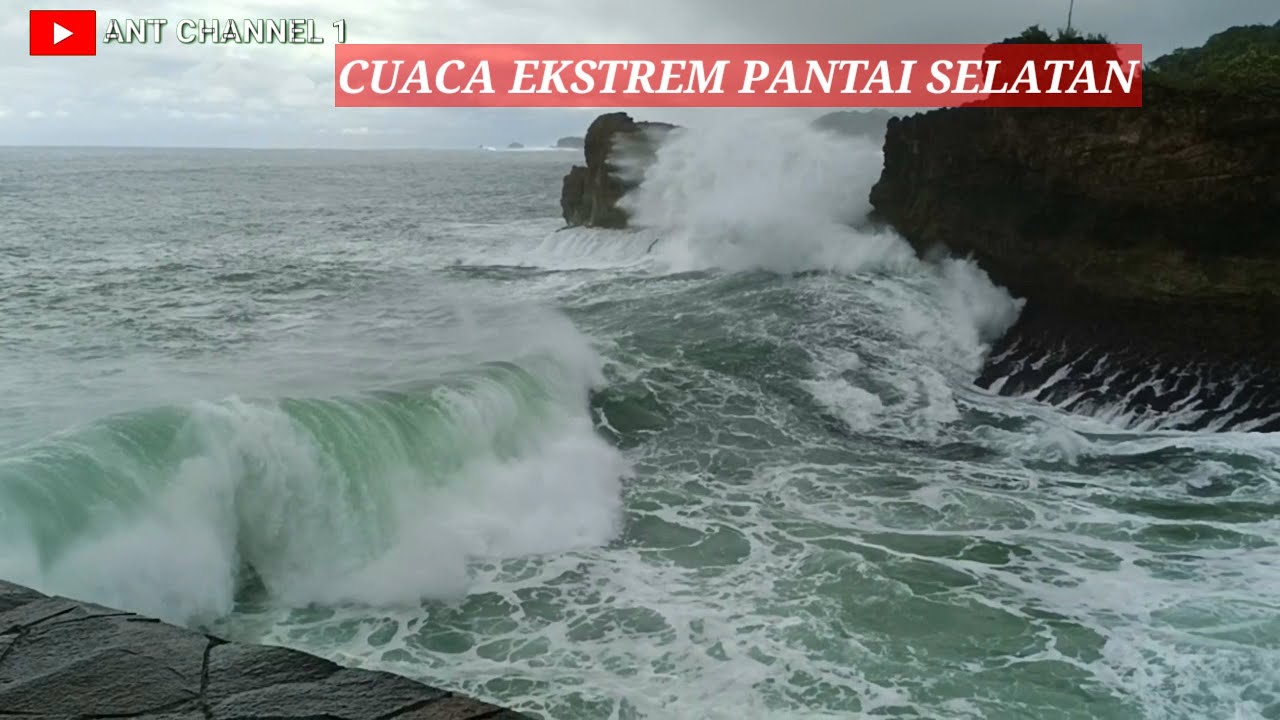 gelombang ombak besar pantai selatan malang cuaca ekstrim
