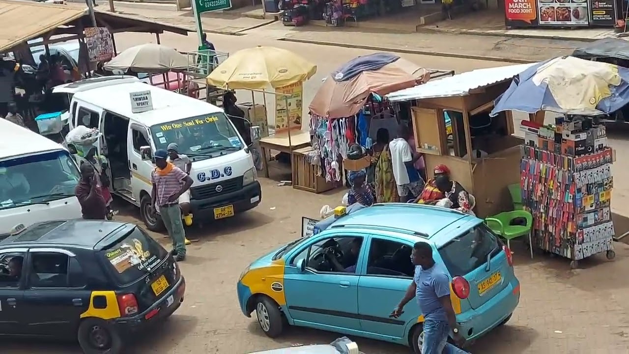 Atonsu High School Junction Minibus (Trotro) Station /Atonsu Agogo Kumasi Ghana