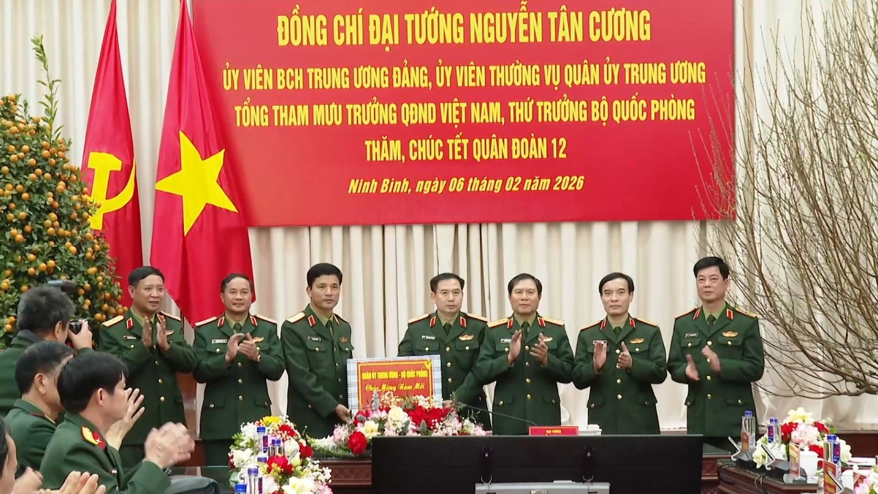 Đại tướng Nguyễn Tân Cương chúc Tết các đơn vị lực lượng vũ trang tỉnh Ninh Bình