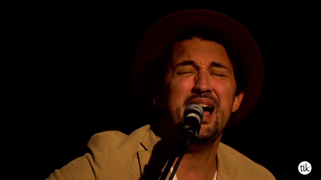 Flora Falls // Figments of Love // Acoustic Version