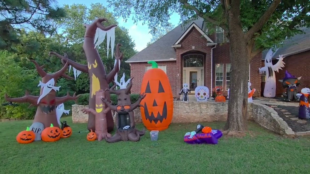 It's officially INFLATABLE time!!! Part 1 - Putting out our Halloween Inflatables 2025