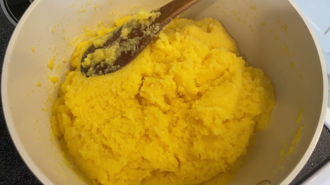 Recipe: The national dish of Moldova - Mamaliga (Mămăligă)