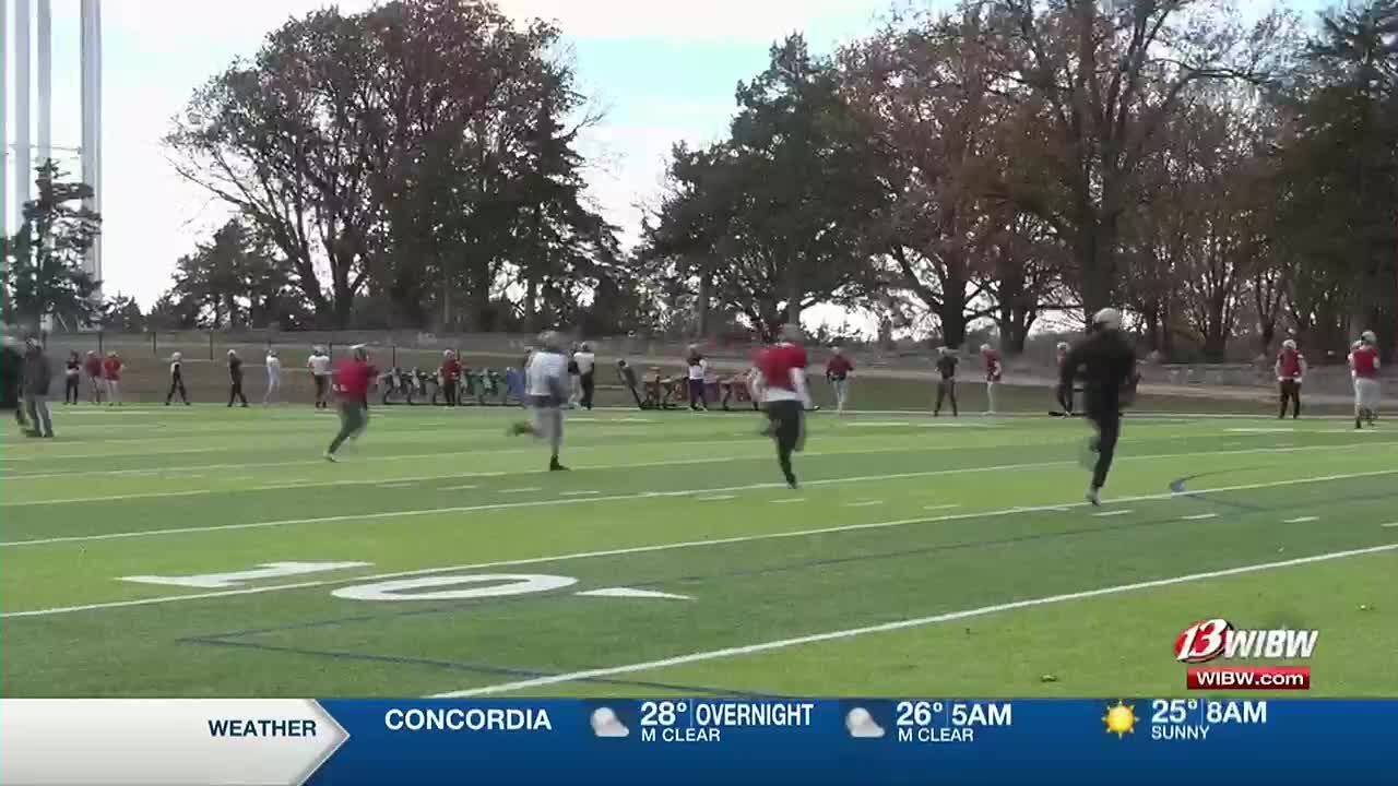 Behind strong senior class, Manhattan football ready for State Championship