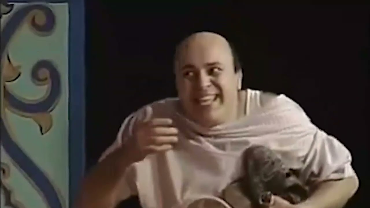 هتقع من كتر الضحك علي مواقف محمد صبحي مع فرقتة وهو بيعزبهم وهما بيتفقوا عليه يقتلوه