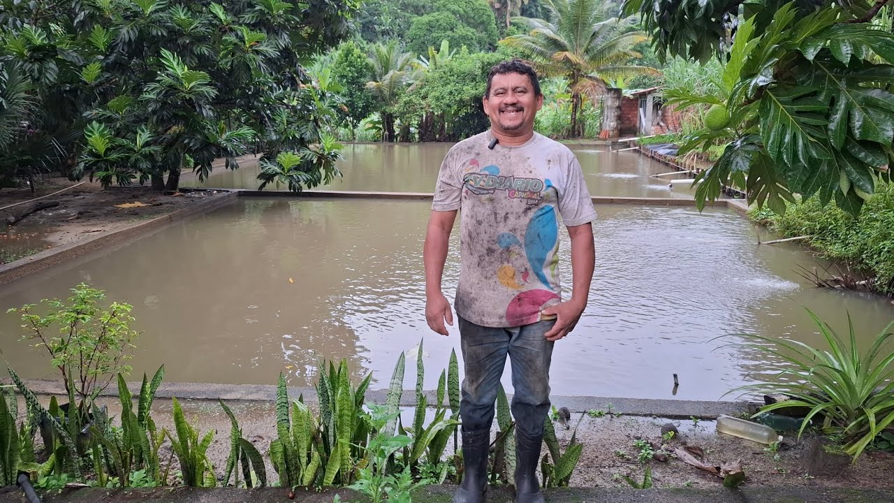ELE TRANSFORMOU UM LUGAR DE ESPINHOS EM SEU PARAÍSO VERDE FRUTÍFERO