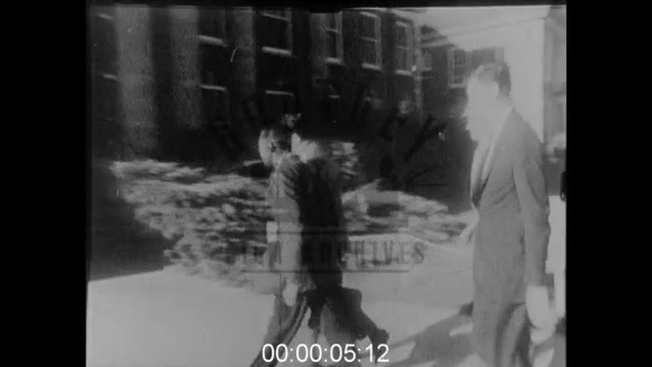 James Meredith entering University of Mississippi, 1962 - Film 1083129