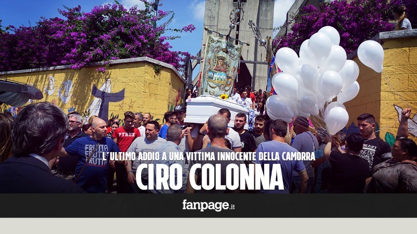 Ponticelli scende in strada per l'ultimo addio a Ciro Colonna, vittima innocente della camorra