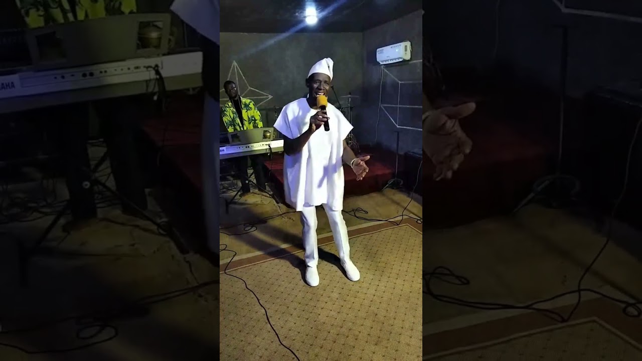 Arewa tokon mi yon, composed and performed by Raph Essences and his band 