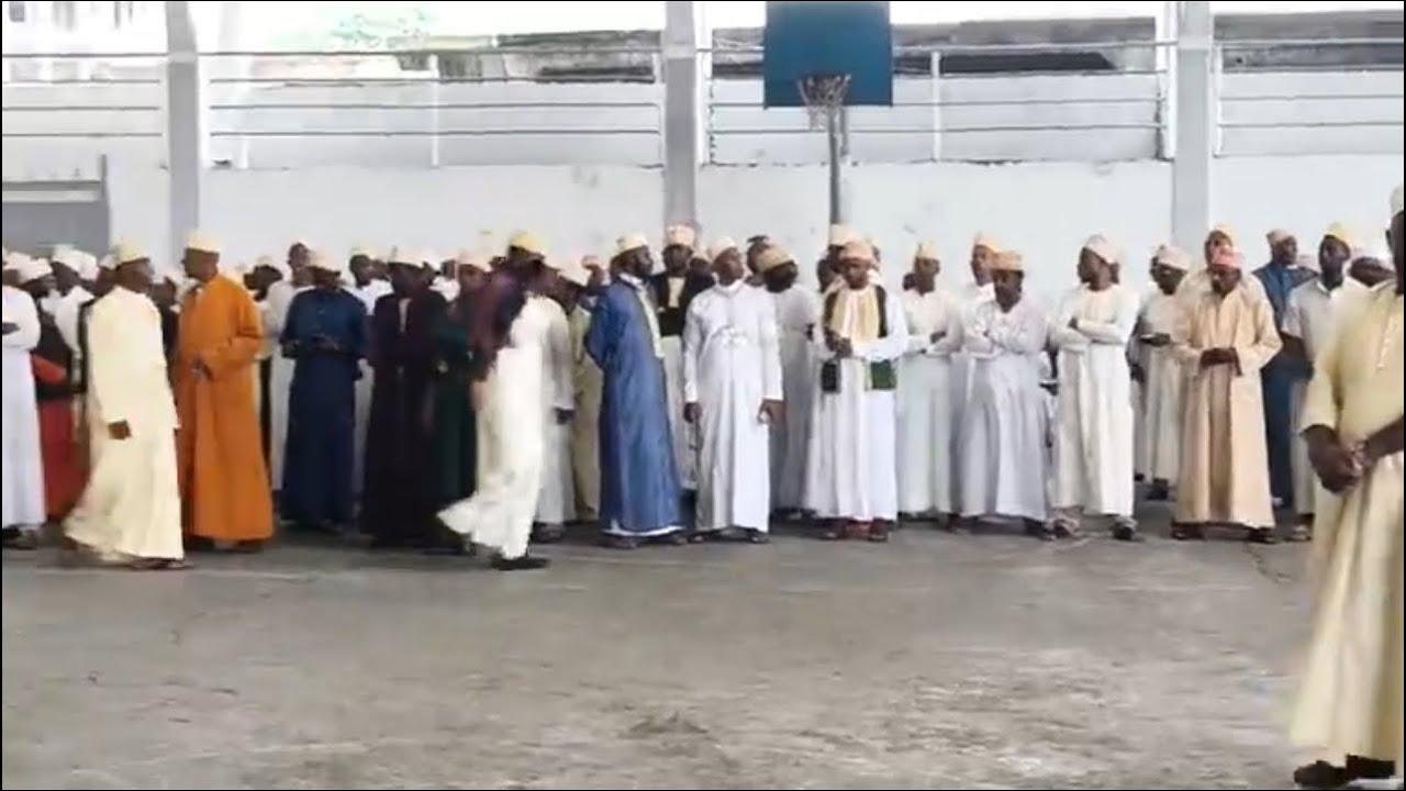 Mvouni Bambao Funéraille de L'ancien Maire De Mvouni Bambao Monsieur Hadji Maadi Ali .