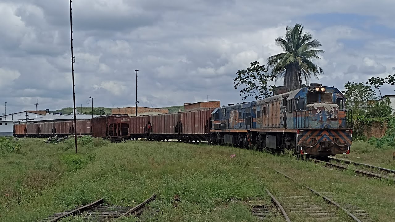 VL! - Corredor Minas/Bahia - Trem carregado chegando no pátio de Santo Amaro-BA.