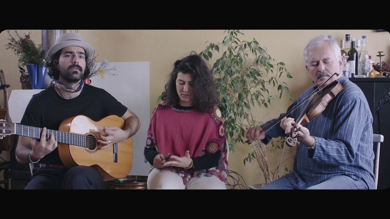 Quarantine family sessions - I Pentamorfi (Rebetiko) › Home Sessions (LIVE MUSIC)