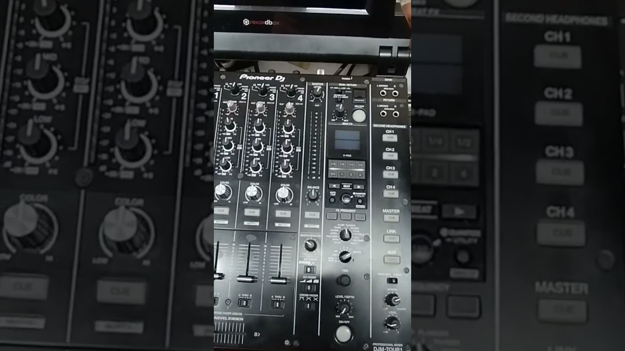 pioneee tour 1 with pioneer cdj 2000 nxs 2