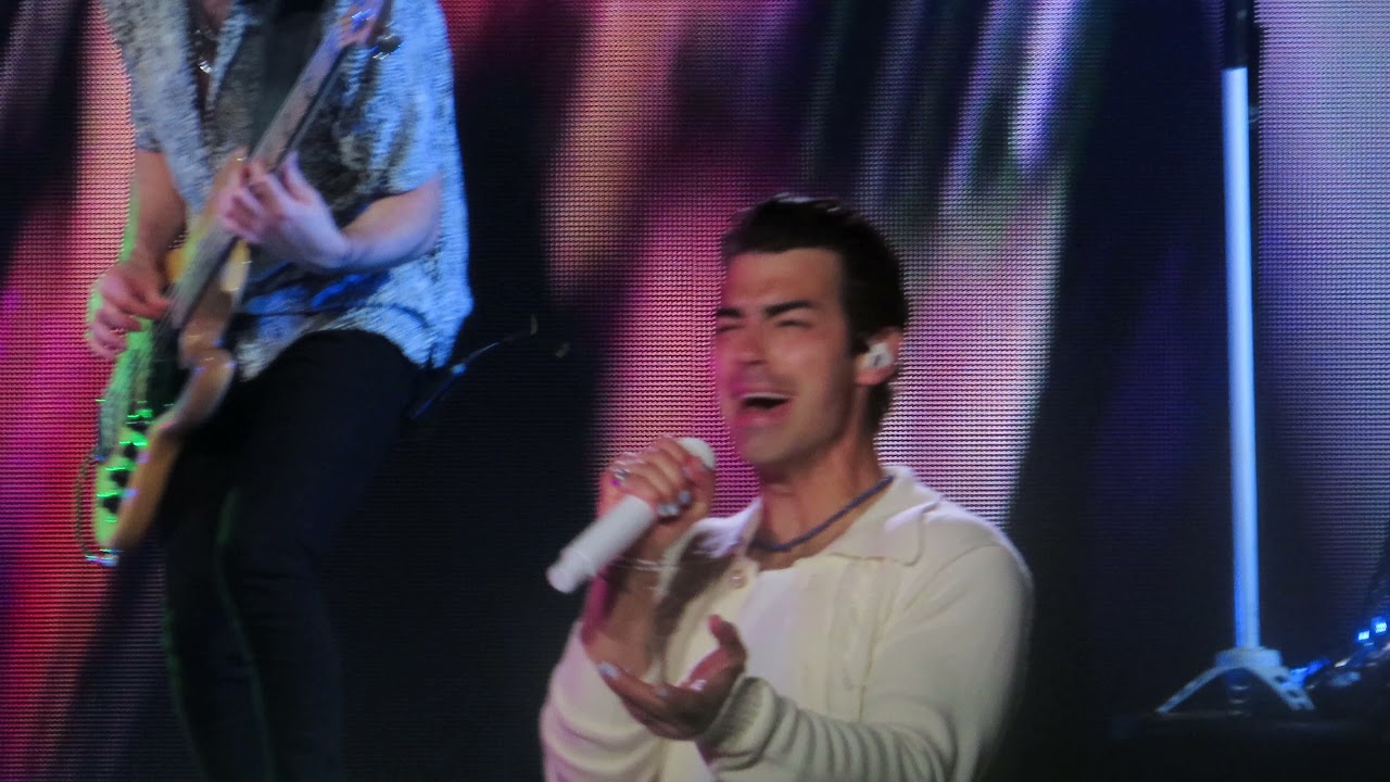 Jonas Brothers : Cake By the Ocean (Live)