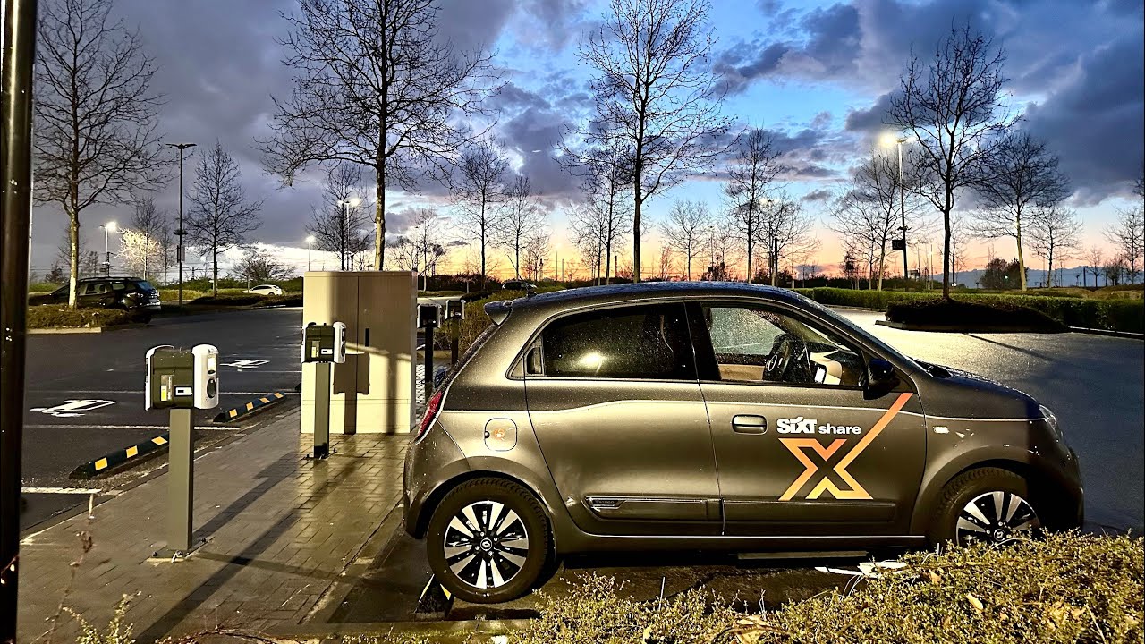 Renault Twingo против кроссовок или какое будущее электромобилей нас ждет?