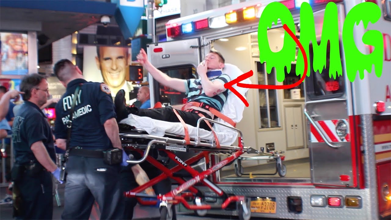GUY STABBED IN TIME SQUARE NEW-YORK !!!!!! (IN THE NECK ) | BRAAP VLOGS