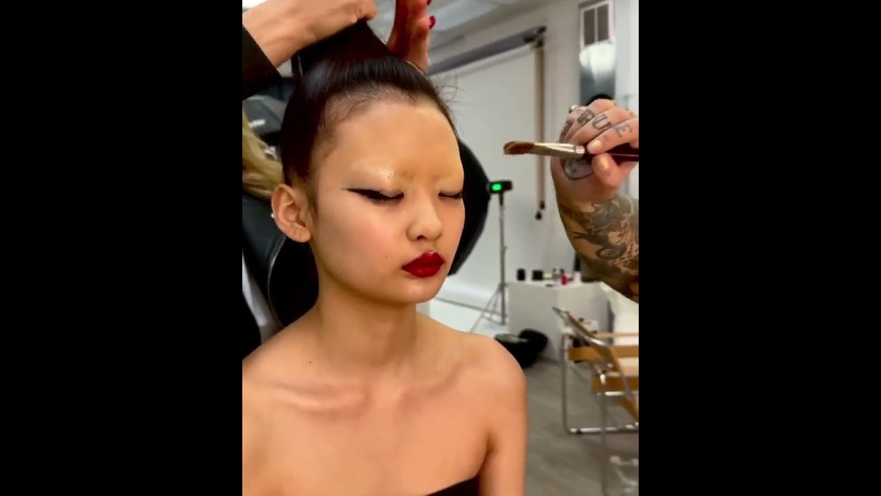 Behind the Scenes: On Set with Sam Villa Ambassador + Global Redken Artist @lindsey.marie.olson⁠