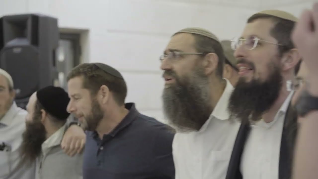טעימה מכינוס 'אהבת החברים' של ישיבת המקובלים 'בית-אל' בעיר העתיקה.