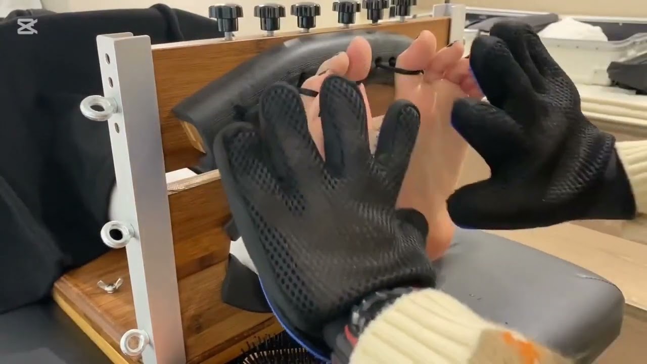 Tickle challenge with girlfriend part 2 😆