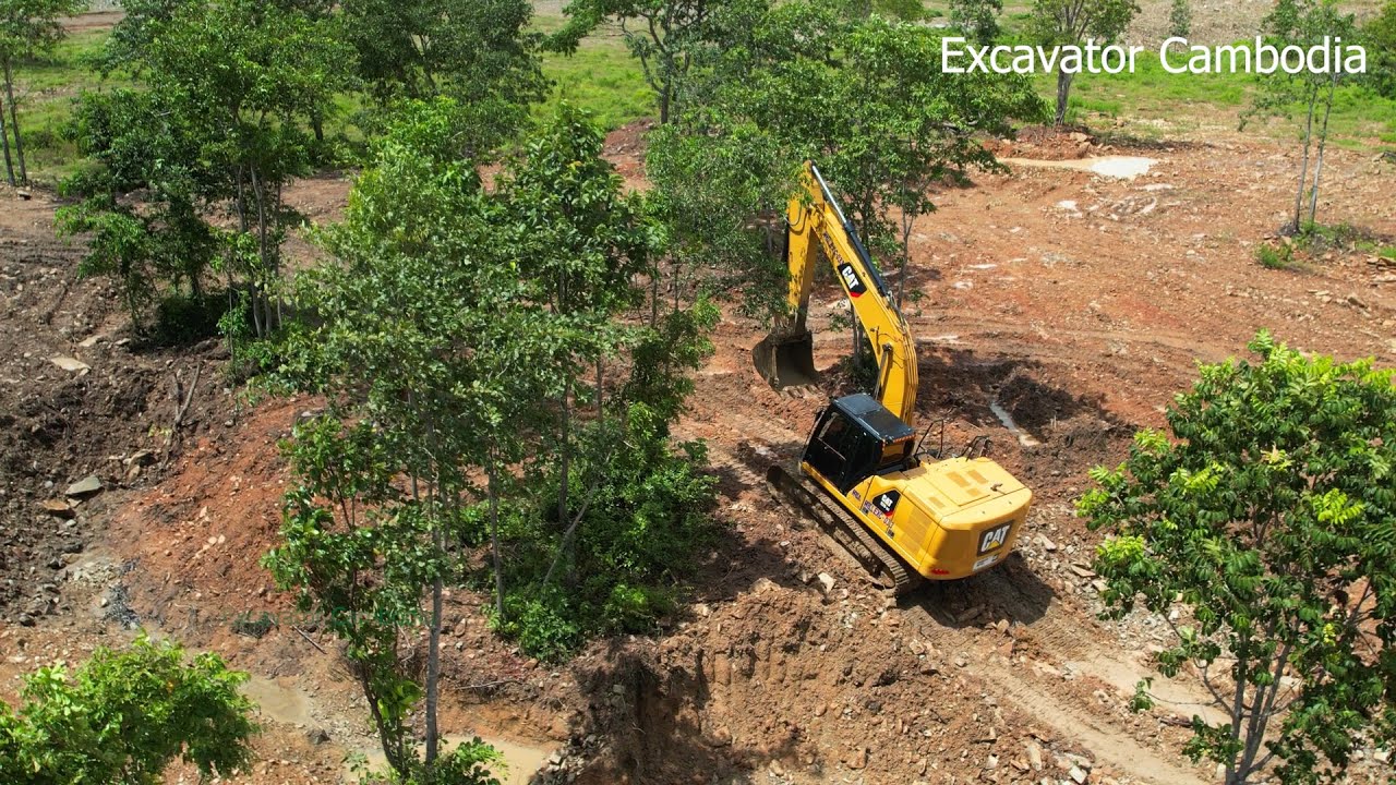 Excavator Digging Loading Soil Stone Building Pond   Cat 320 Gc Excavator   Hyundai 225Lc Excavator