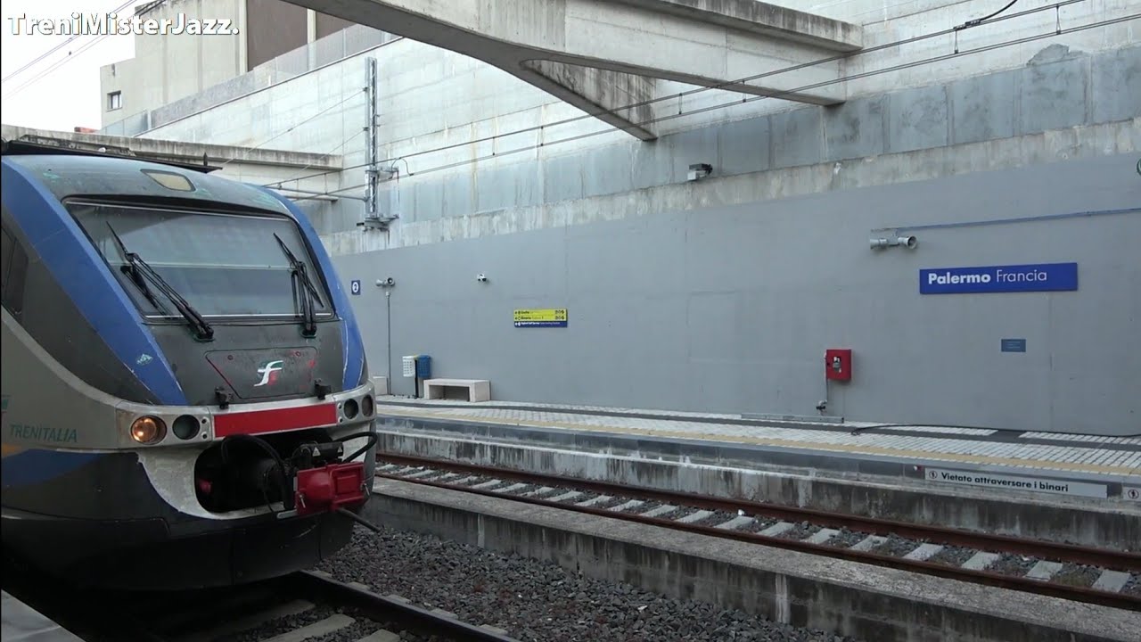 Transiti nella stazione di Palermo Francia.Ripida rampa in galleria tra le due stazioni,binari mozzi