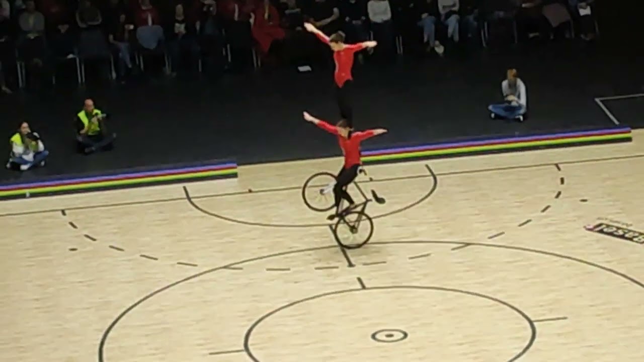 Hallenradsport: Zweier kunstrad Frauen. WM Basel 2019 Finale Rosa Kopf / Svenja Bachman  Österreich