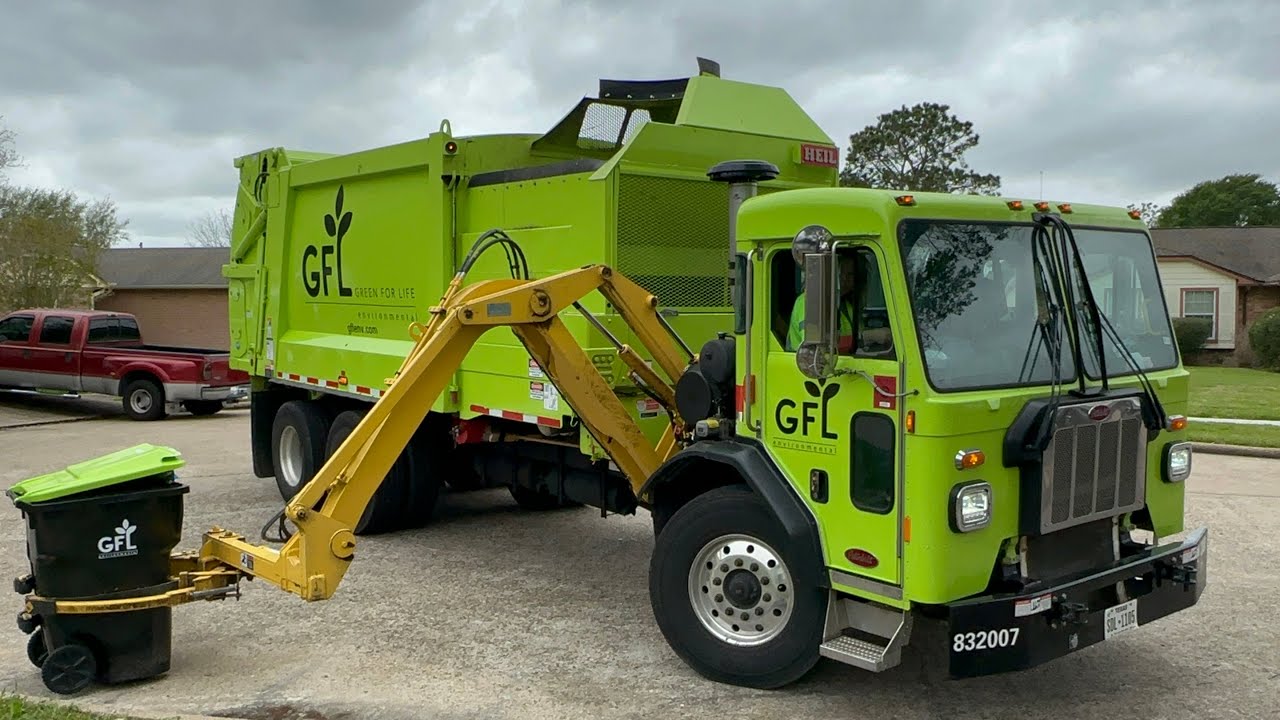 GFL: Peterbilt 520 CNrG Heil DuraPack Python Garbage Truck