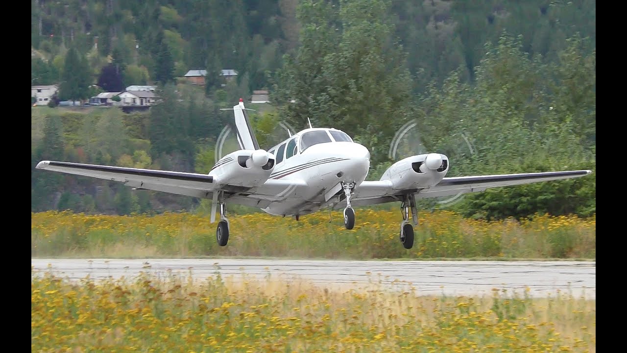 Piper PA-31 Navajo Takeoff