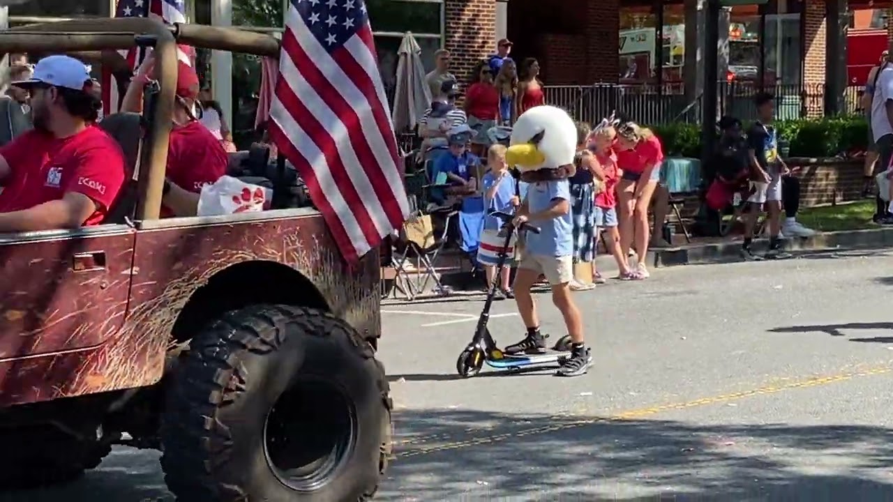 4th of July Parade decorated jeeps in Fort Mill, SC