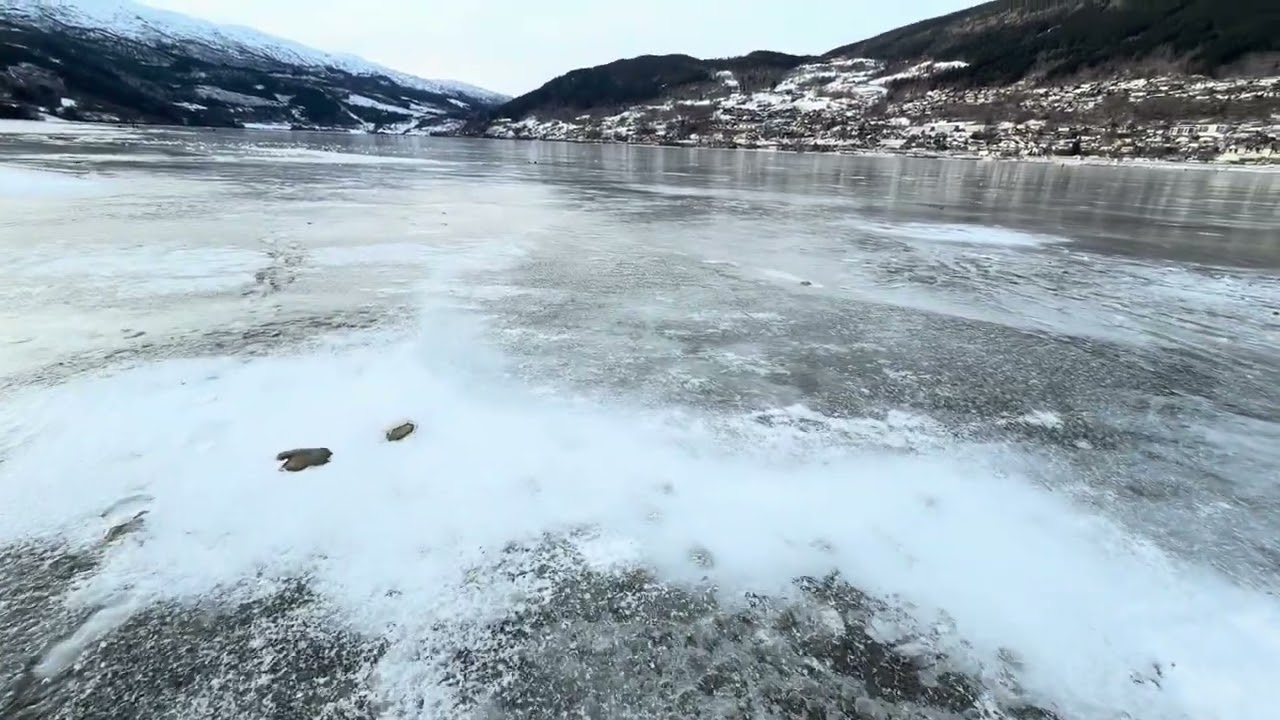 Walk with me on the ice on Voss 