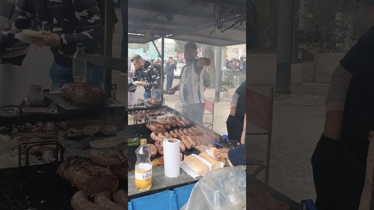 CHORIP&Aacute;N - Popular street food in Argentina #shorts #short #streetfood #choripan