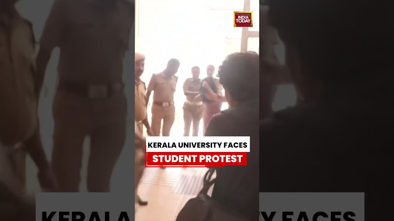 VIRAL VIDEO: SFI Protests Over Kerala University LLB Exam Complaints #protest #viralvideo #kerala