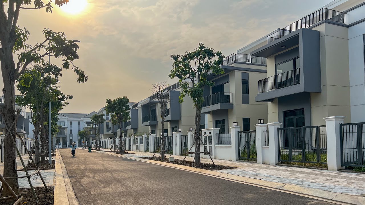 CỰC TIỆN LỢI KHI CÓ HỒ BƠI LỚN TRƯỚC NHÀ KHI SỞ HỮU CĂN NHÀ PHỐ VƯỜN TẠI AQUACITY