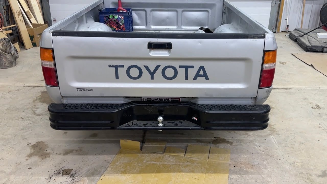 How to replace a Toyota pick up bumper !￼