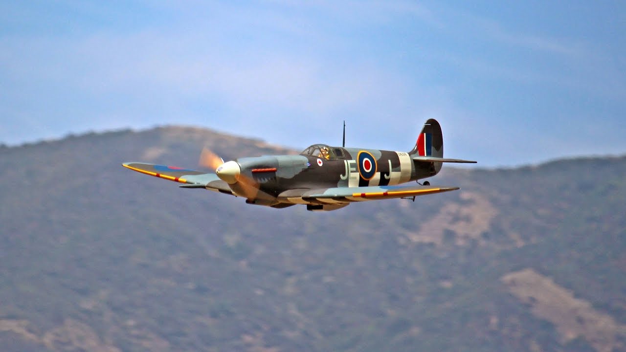 Hangar 9 Spitfire Flight at OCMA
