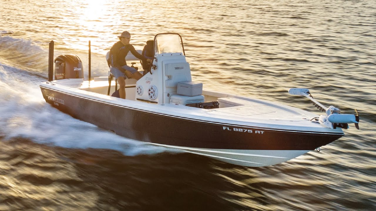 Bay Boat против Deep V Center Console. Что лучше для вас и вашей семьи?